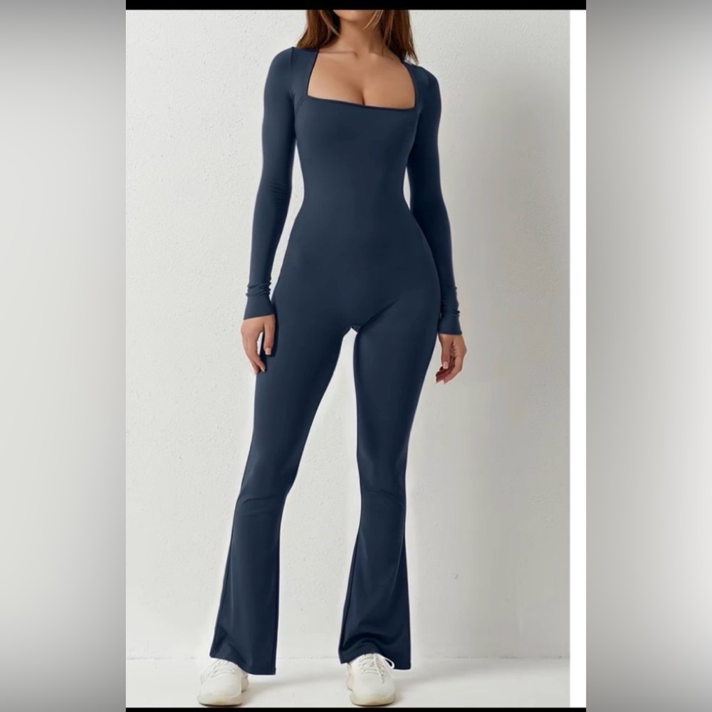 Jumpsuit from TIKTOK size small. NWOT